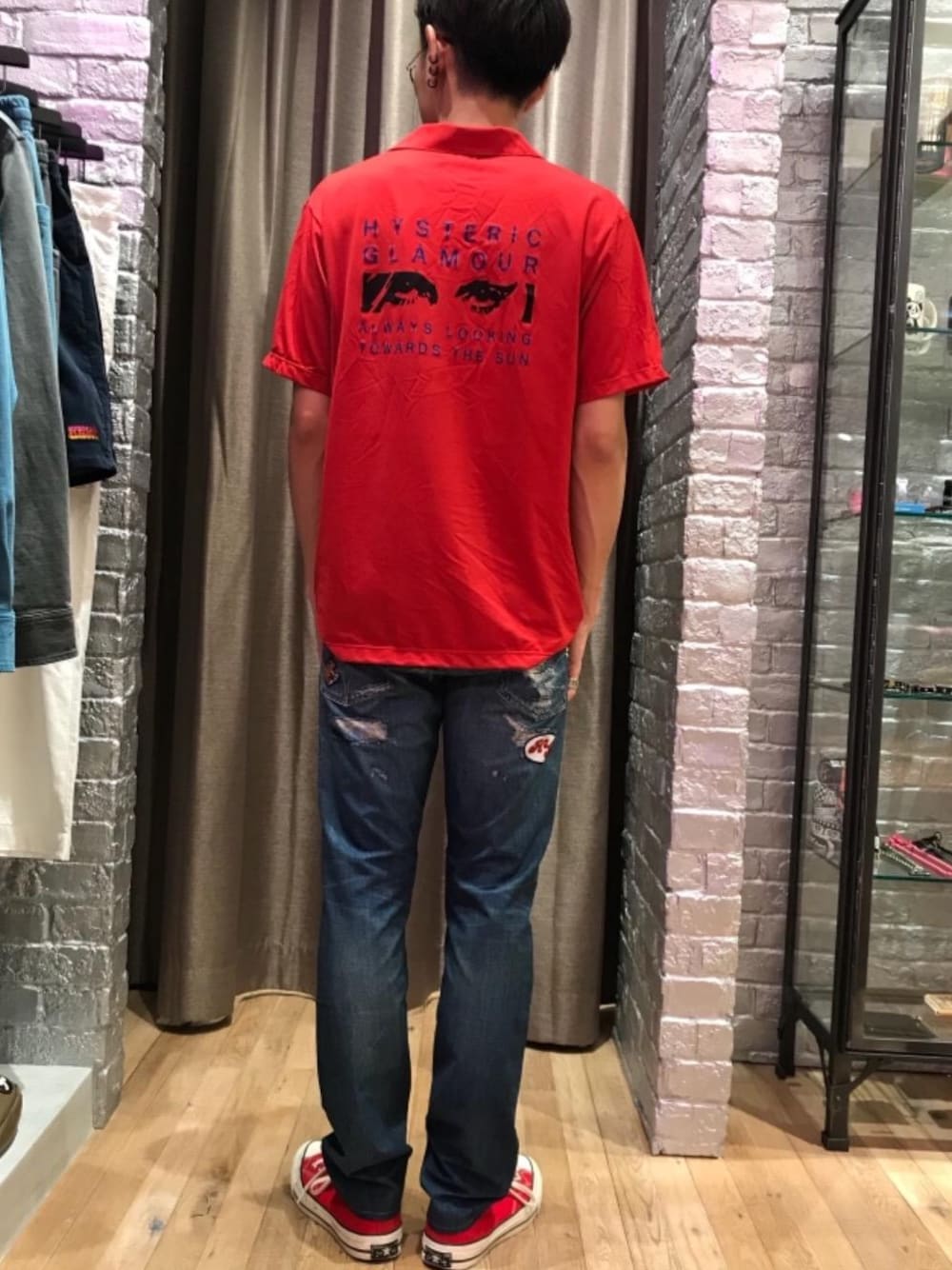 「デニム、カジュアル、シンプル、ロック、アウトドア、ストリート、Hysteric Glamour、夏コーデ、ヒステリックグラマー、90'sスタイル」｜「HYSTERIC GLAMOURのMETAL CHARM ウォレットチェーン（ウォレットチェーン、シルバー系）」を使った、TEPPEIYAMASAKIさん（メンズ・175cm）の夏コーディネートの1枚目の写真