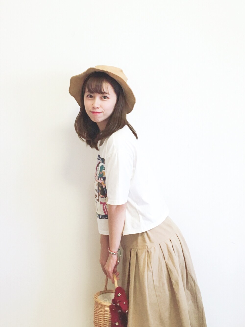 「奶兔星球のアイテム（スカート、ベージュ系）」を使った、XminoXさん（レディース・164cm）の秋コーディネートの1枚目の写真