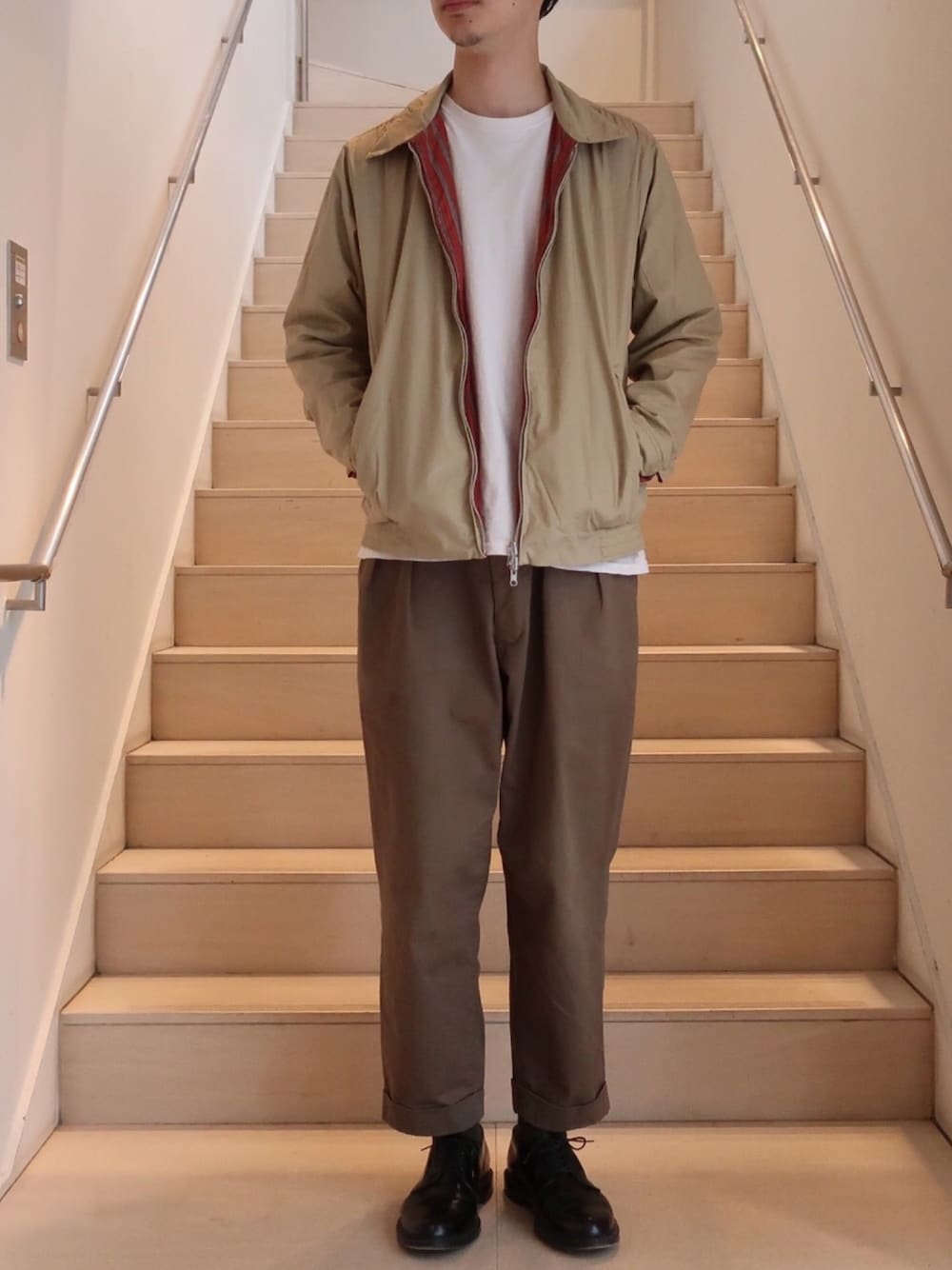 「BEAMS、beams plus」｜「ALDENのアイテム（その他シューズ、ブラック系）」を使った、kai_satoneさん（メンズ・184cm）の春コーディネートの1枚目の写真