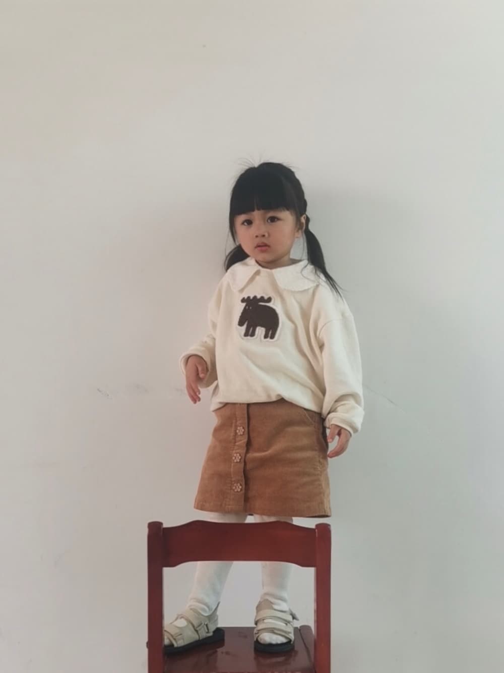 「mozのアイテム（スウェット、ベージュ系）」を使った、iarabsさん（キッズ・100cm）の春コーディネートの1枚目の写真