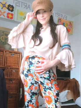 「花柄パンツ」｜「アイテム（キャップ）」を使った、T.Iさん（レディース・165cm）の春コーディネート