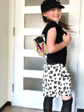 「花柄パンツ」｜「アイテム（キャップ）」を使った、T.Iさん（レディース・165cm）の夏コーディネート