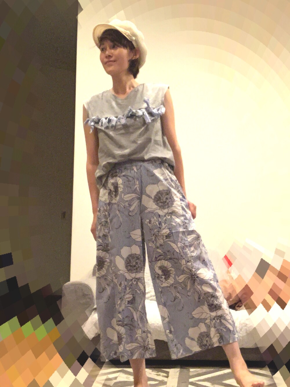 ZARAのアイテムを使った「花柄パンツ」の人気ファッション