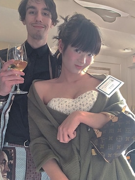 「SURPLUS（サープラス）のアイテム」を使った、Adrienne Wu (胡明邦)さん（レディース・165cm）の春コーディネート