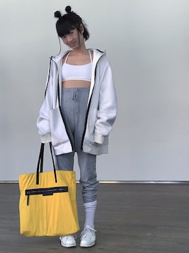 Adrienne Wu (胡明邦)さんのコーディネート