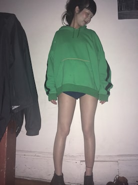 Adrienne Wu (胡明邦)さんのコーディネート