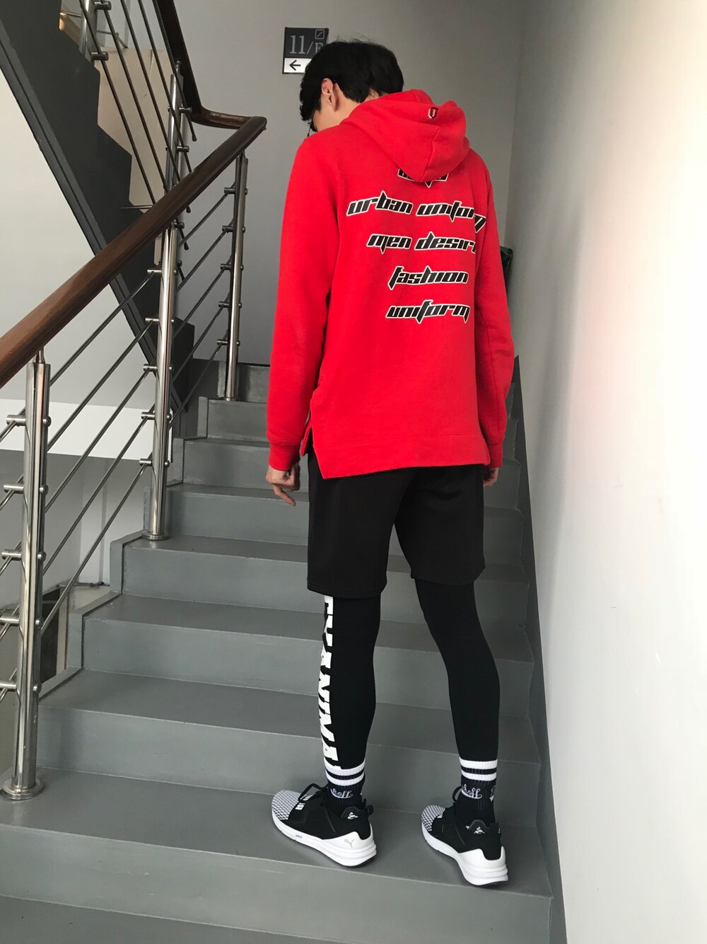 「杭州」｜「PUMAのアイテム（スニーカー、ブラック系）」を使った、Davidさん（メンズ・178cm）の春コーディネートの1枚目の写真