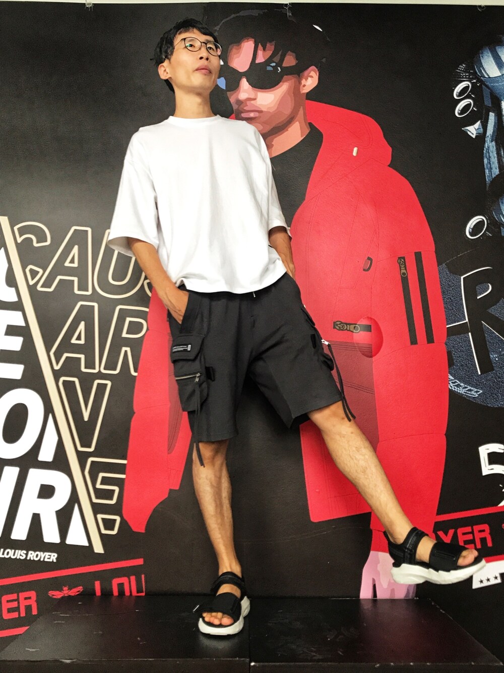「工装裤、summer style」｜「PUMAのアイテム（Tシャツ/カットソー、ホワイト系）」を使った、Davidさん（メンズ・178cm）の夏コーディネートの1枚目の写真