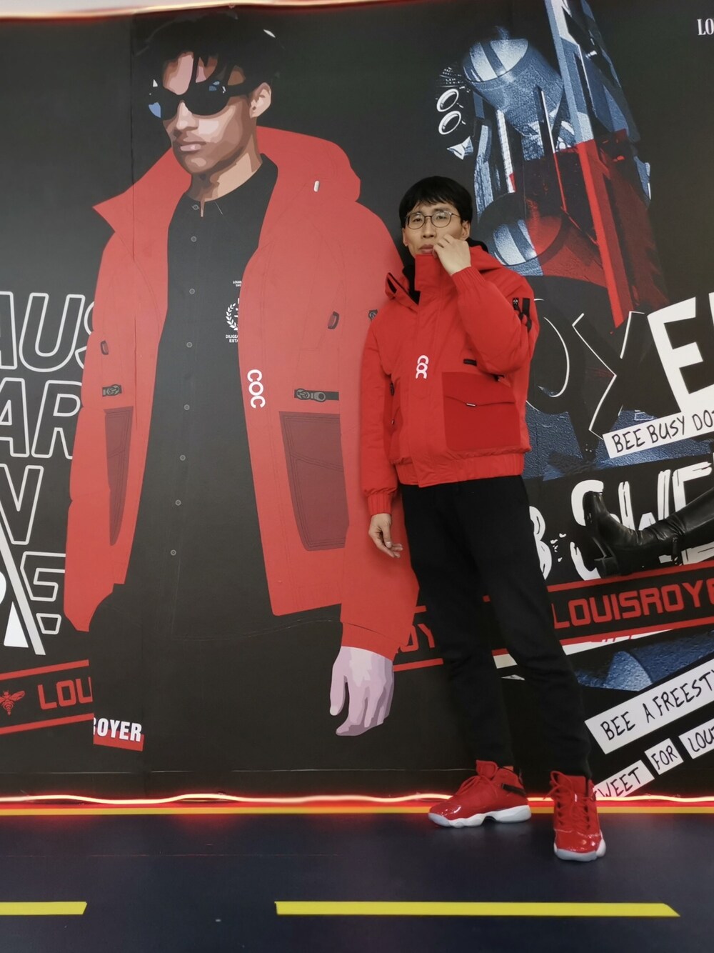 「红、Jordan 6」｜「AIR JORDANのアイテム（スニーカー、レッド系）」を使った、Davidさん（メンズ・178cm）の冬コーディネートの1枚目の写真