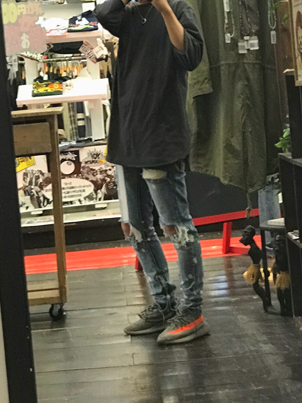 「yeezy、yeezyboost、mnml」｜「adidas Originalsのadidas Originals by KANYE WEST YEEZY BOOST 350 V2（スニーカー、グレー系）」を使った、とむ。さん（メンズ・175cm）の春コーディネートの1枚目の写真