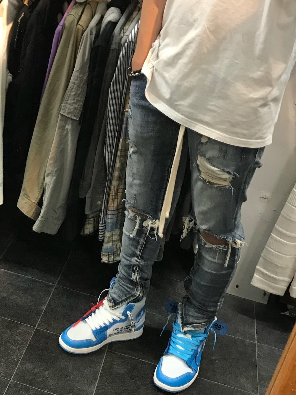 「off white、NIKE、aj1、UNC、mnml、mintcrew」｜「off whiteのアイテム（スニーカー、ホワイト系）」を使った、とむ。さん（メンズ・175cm）の夏コーディネートの1枚目の写真
