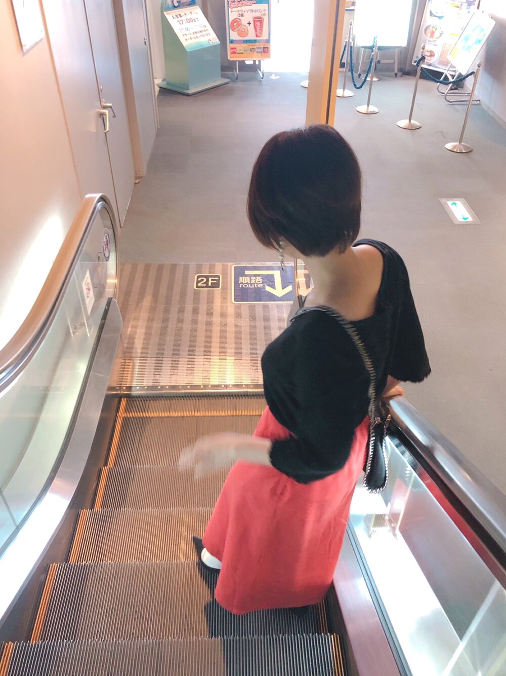 「秋コーデ、シンプル、プチプラコーデ、大人カジュアル」｜「niko and...のアイテム（Tシャツ/カットソー、ブラック系）」を使った、yu.さん（レディース・159cm）の秋コーディネートの1枚目の写真
