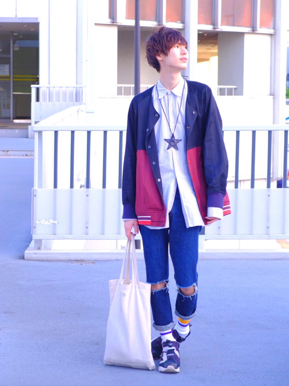 FACETASMのノーカラージャケットを使った人気ファッション