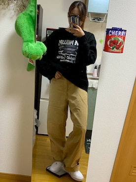「Carhartt（カーハート）のアイテム（パンツ、ベージュ系）」を使った、KANさん（レディース・167cm）の秋コーディネート