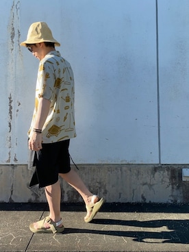 「Graphpaper（グラフペーパー）のアイテム（サンダル）」を使った、hiroshiさん（メンズ・163cm）の秋コーディネート