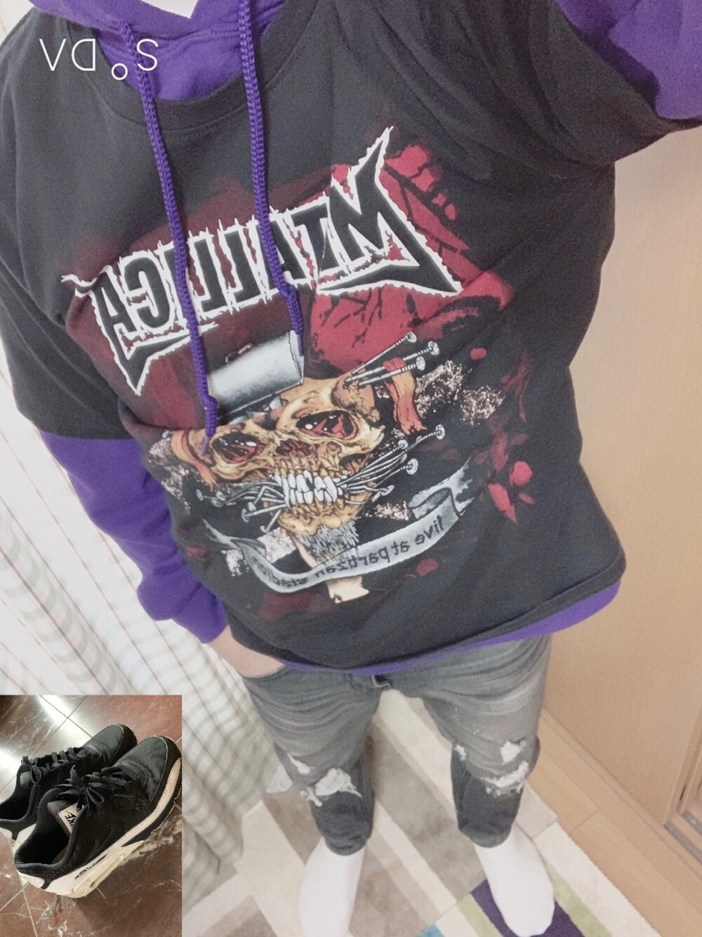 「お洒落さんとつながりたい」｜「RED ROCK OF THE T-SHIRTSのアイテム（Tシャツ/カットソー、ブラック系）」を使った、onechandog[相互フォロー]さん（メンズ・170cm）の冬コーディネートの1枚目の写真