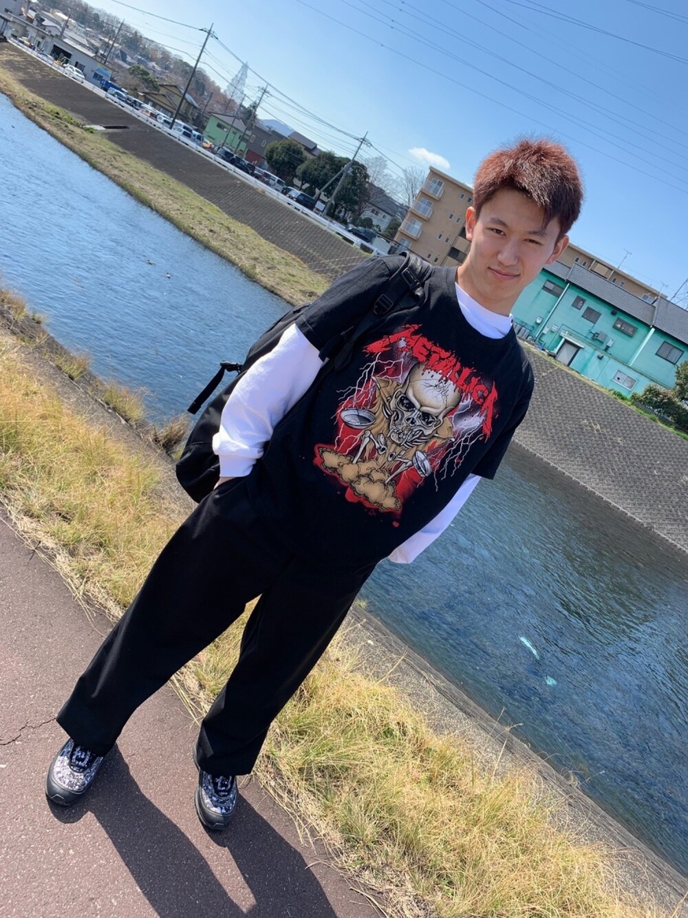 「お洒落さんとつながりたい、ブラック」｜「RED ROCK OF THE T-SHIRTSのアイテム（Tシャツ/カットソー、ブラック系）」を使った、onechandog[相互フォロー]さん（メンズ・170cm）の春コーディネートの1枚目の写真