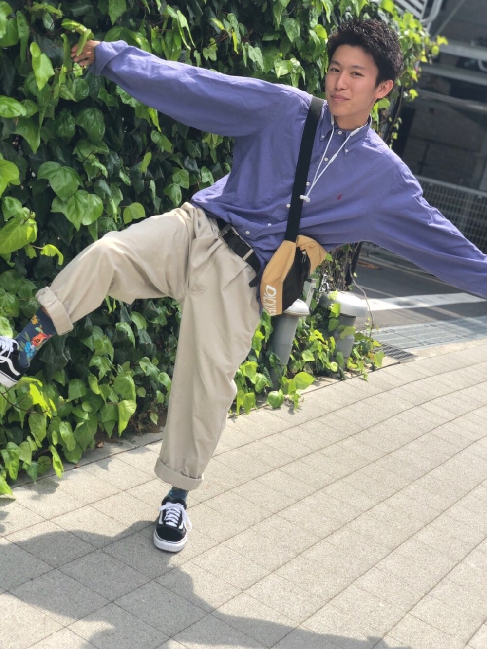 「春、おしゃれさんと繋がりたい、古着コーデ、低身長、VANS、VANS OLDSKOOL、ラルフローレン」｜「古着のアイテム（スラックス、ベージュ系）」を使った、onechandog[相互フォロー]さん（メンズ・170cm）の春コーディネートの1枚目の写真