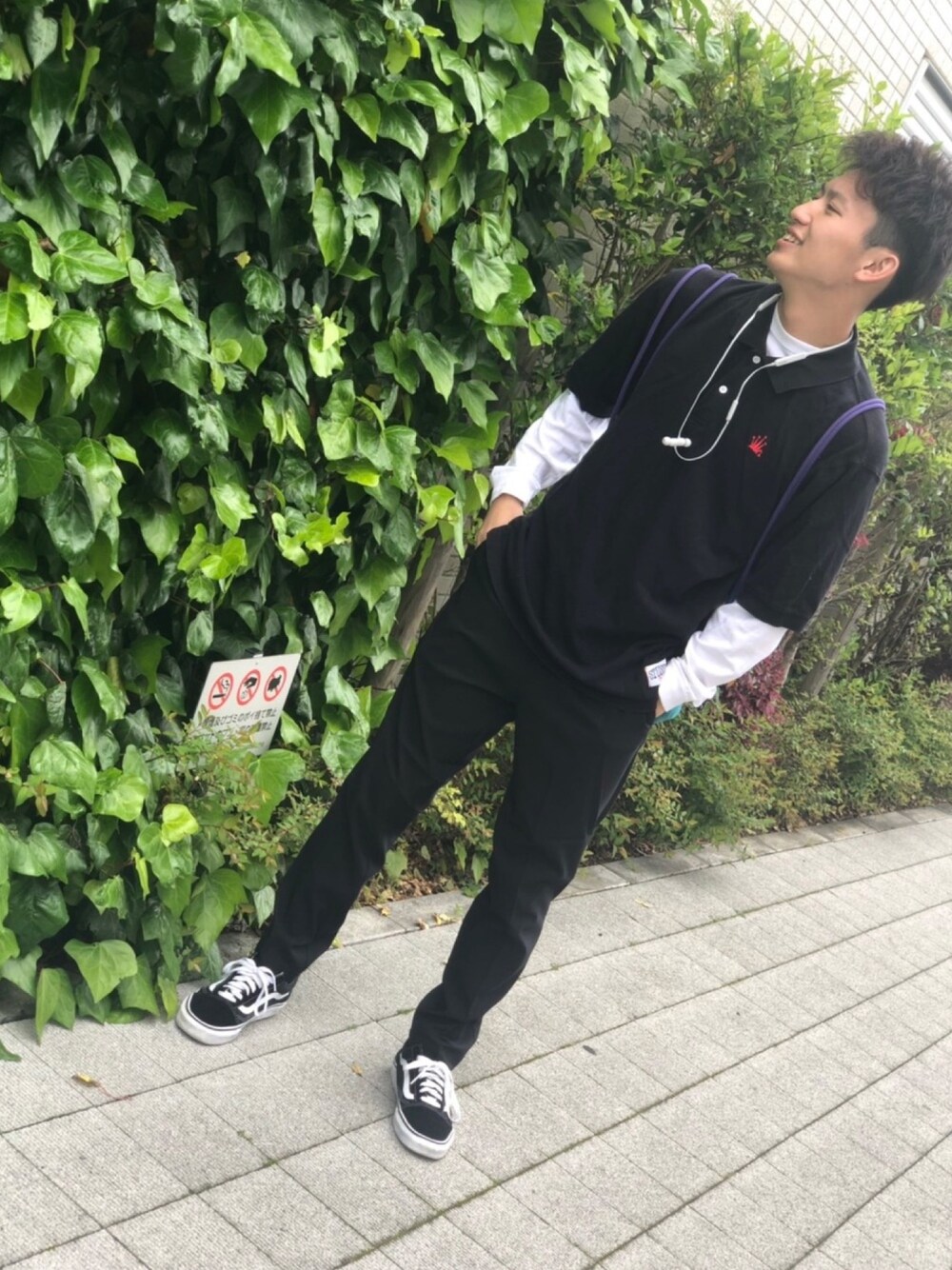 「春夏コーデ、黒スキニー、ストリート、ビッグT、古着、古着MIX、おしゃれさんと繋がりたい、古着好きな人と繋がりたい」｜「THRASHERのアイテム（Tシャツ/カットソー、ホワイト系）」を使った、onechandog[相互フォロー]さん（メンズ・170cm）の春コーディネートの1枚目の写真
