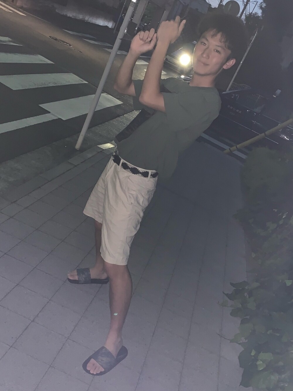 「古着、古着MIX、古着女子、古着男子、相互フォロー、サンダル、タックイン、休日スタイル、シンプルコーデ、お洒落さんとつながりたい」｜「古着のアイテム（Tシャツ/カットソー、グリーン系）」を使った、onechandog[相互フォロー]さん（メンズ・170cm）の夏コーディネートの1枚目の写真