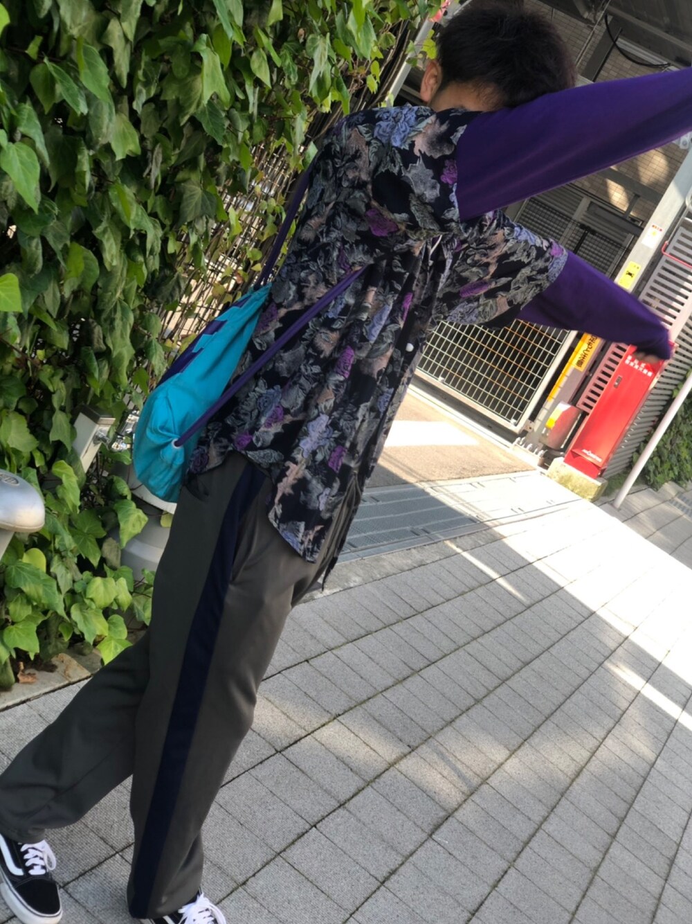 「古着コーデ、古着、古着MIX、古着女子、古着男子、古着好きな人と繋がりたい、相互フォロー、スニーカーコーデ、大学生、VANS」｜「Emptyのアイテム（Tシャツ/カットソー、パープル系）」を使った、onechandog[相互フォロー]さん（メンズ・170cm）の夏コーディネートの1枚目の写真