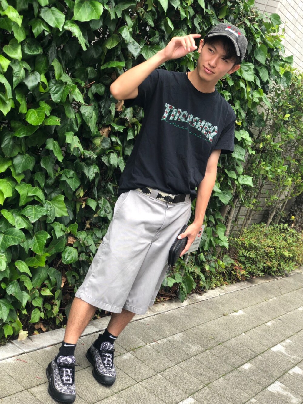 「夏だ！Tシャツ着よう！、シンプルコーデ、夏コーデ、スニーカーコーデ、今日のコーデ、相互フォロー、半袖シャツ、Dickies、NIKE、いいね、save、フォローお願いします🤑」｜「STARTERの【STARTER】STT FLOWER DENIM LOW CAP / 【スターター】フラワー　デニム　ロウ　キャップ（キャップ、ブラック系）」を使った、onechandog[相互フォロー]さん（メンズ・170cm）の夏コーディネートの1枚目の写真