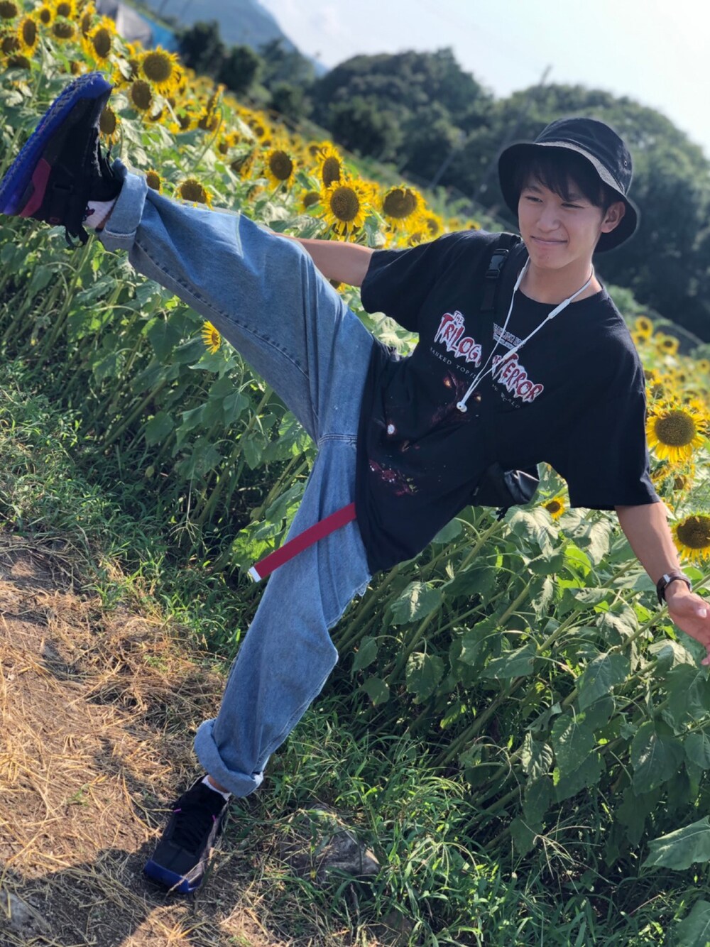 「夏だ！Tシャツ着よう！、ワイドパンツ、休日スタイル、古着、古着MIX、古着コーデ、古着女子、古着男子、古着好きな人と繋がりたい、おしゃれさんと繋がりたい」｜「古着のアイテム（シャツ/ブラウス、ブラック系）」を使った、onechandog[相互フォロー]さん（メンズ・170cm）の夏コーディネートの1枚目の写真