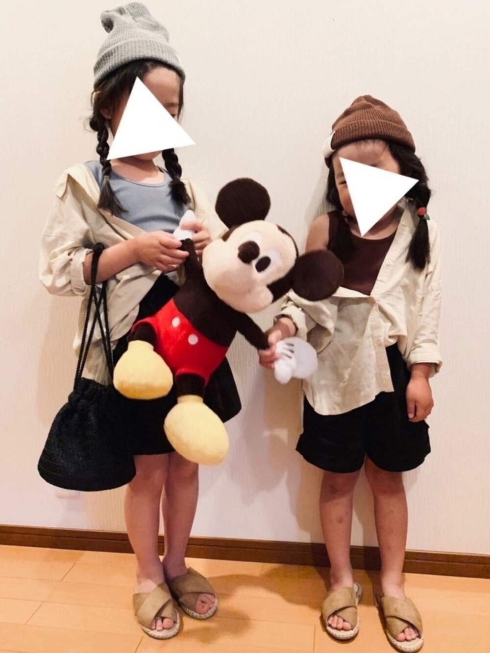 「シャツ好き集まれ、シャツ、姉妹コーデ、リンクコーデ、リブタンクトップ、キュロット、ニットキャップ、巾着バッグ、サンダル、ゆるコーデ」｜「GLOBAL WORKの【キッズ】リネンCPOシャツ7分袖/870778（シャツ/ブラウス、ホワイト系）」を使った、pepeさん（キッズ・120cm）の夏コーディネートの1枚目の写真