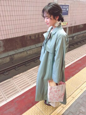 「BEAMS（ビームス）のアイテム（トレンチコート）」を使った、つぶらさん（レディース・152cm）の春コーディネート