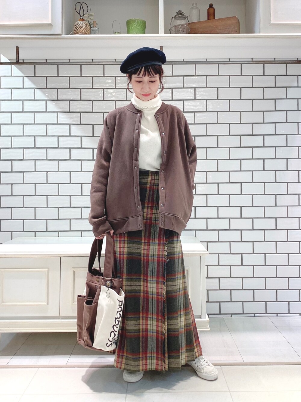 「ブルゾン、アウター、チェック、チェックスカート、ロングスカート、ブラウン、秋服準備はじめました、ベレー帽、シアタープロダクツ(THEATRE PRODUCTS)、ハイネック」｜「PUAL CE CINの裏起毛ブルゾン（ブルゾン、ブラウン系）」を使った、niuさん（レディース・161cm）の秋コーディネートの1枚目の写真