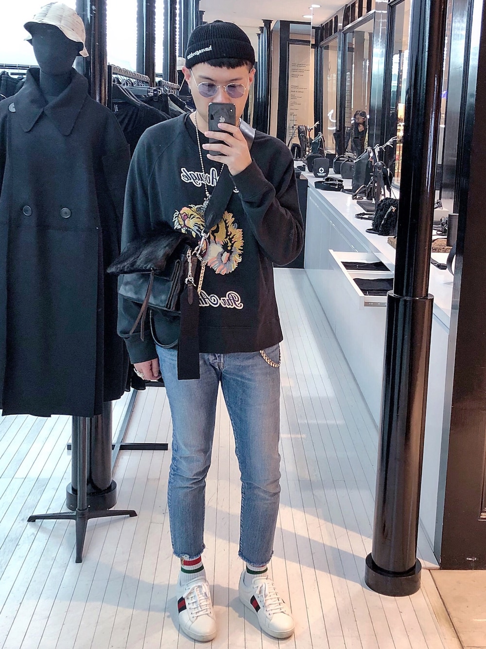 「GUCCIのアイテム（トップス、ブラック系）」を使った、KeViN_L_e_Eさん（メンズ・180cm）の冬コーディネートの1枚目の写真