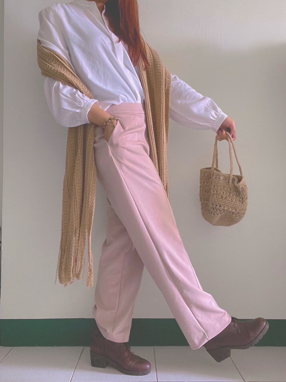 「ootd、office style」｜「Eãのアイテム（ブーツ、ブラウン系）」を使った、Esme Tuさん（レディース・163cm）の春コーディネートの1枚目の写真