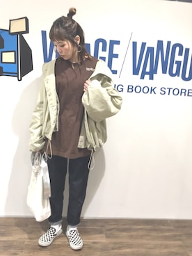 「シルバー」｜「アイテム（スリッポン）」を使った、minakoさん（レディース・160cm）の春コーディネート