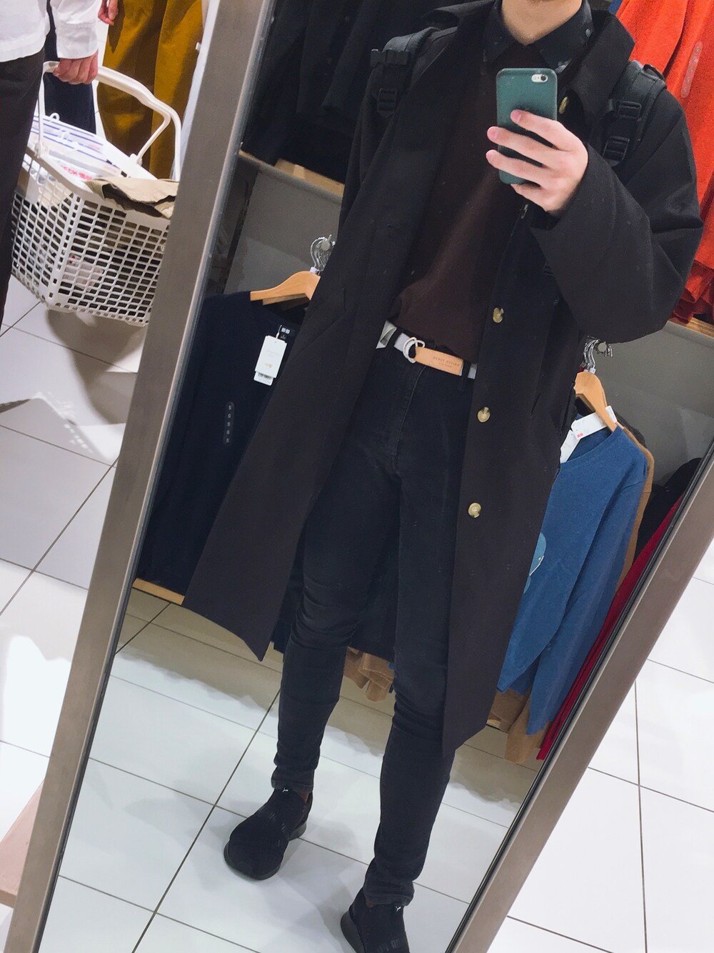 「冬のコーデ、ブラックコーデ、ロングコート、ビッグシルエット、ユニクロ」｜「kutirのオーバーステンカラーコート（ステンカラーコート、ブラック系）」を使った、おゆまるさん（メンズ・175cm）の冬コーディネートの1枚目の写真