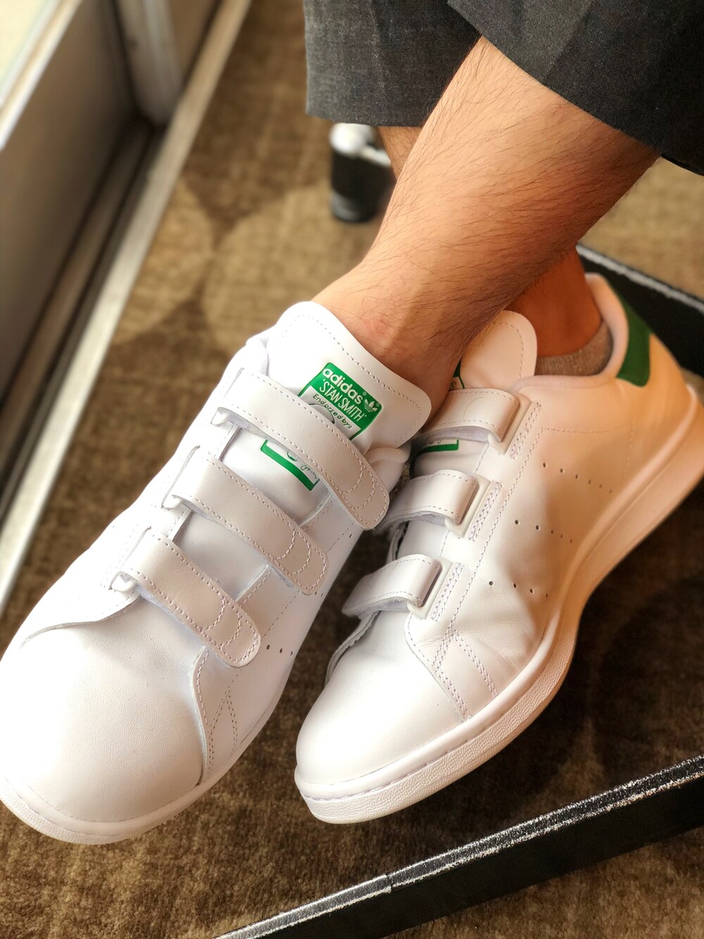 「休日スタイル、スニーカー、キレイめ、ラブアンドピース2018」｜「adidasのadidas アディダス STAN SMITH CF スタンスミスCF S75187 16SP ABC-MART限定 WTH/WTH/GREEN（スニーカー、ホワイト系）」を使った、Akiraさん（メンズ・175cm）の秋コーディネートの1枚目の写真