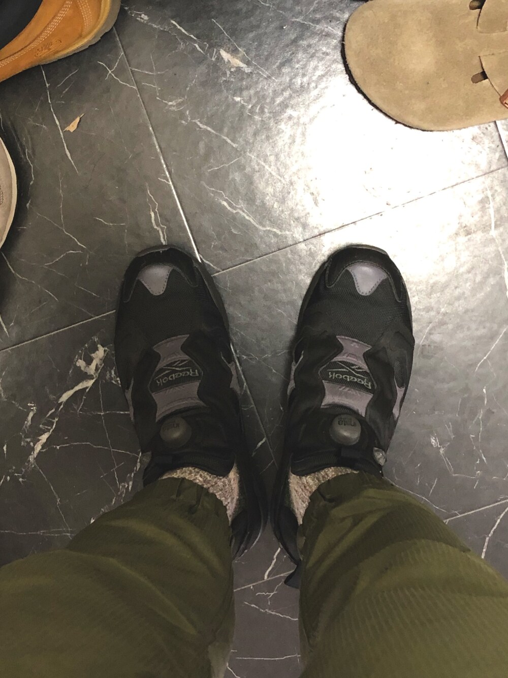 「秋コーデ、reebok、ポンプフューリー、pumpfury」｜「Reebokのアイテム（スニーカー、ブラック系）」を使った、Akiraさん（メンズ・176cm）の秋コーディネートの1枚目の写真