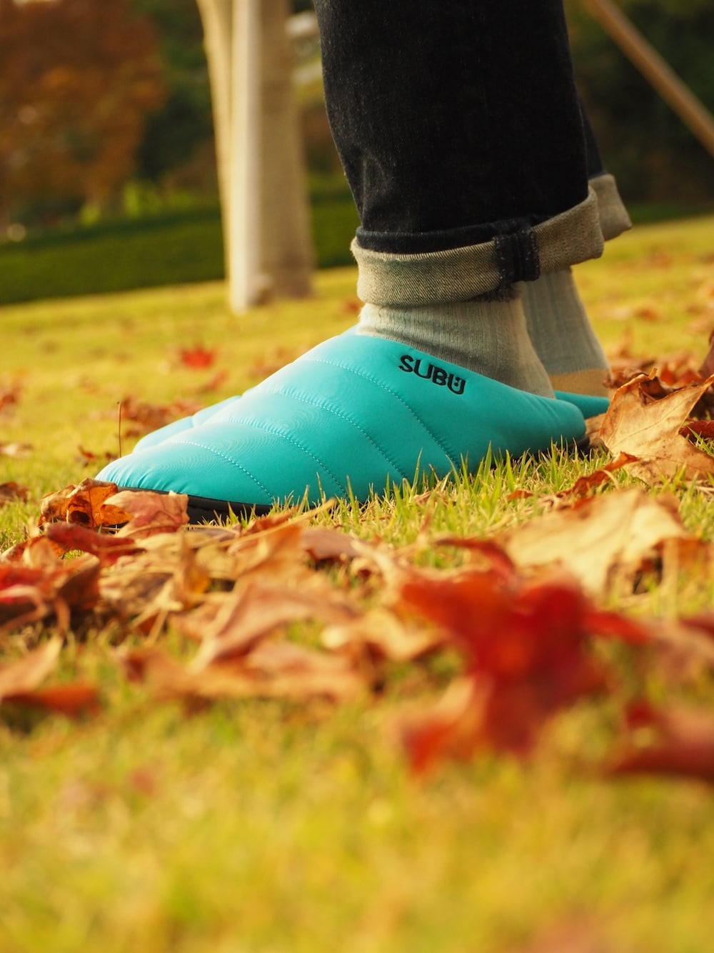 「SUBU、秋のコーデ、休日スタイル、秋冬、ラフ、冬のサンダル」｜「SUBUのSUBU　WinterSandal（サンダル、ブルー系）」を使った、Akiraさん（メンズ・176cm）の秋コーディネートの1枚目の写真