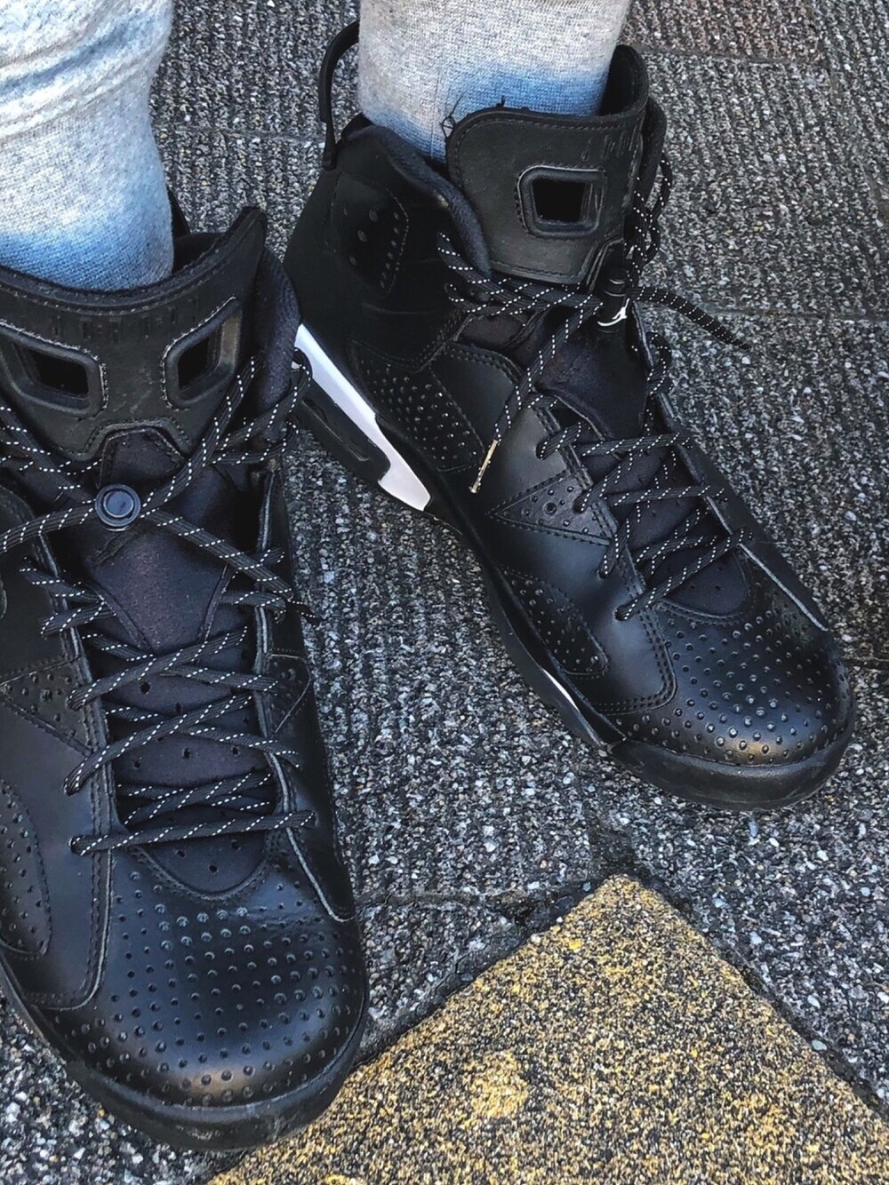 「AJ6、jordan6、aj6blackcat、NIKE、sneakers、春コーデ、コロナに負けない」｜「NIKEのアイテム（スニーカー、ブラック系）」を使った、Akiraさん（メンズ・177cm）の春コーディネートの1枚目の写真