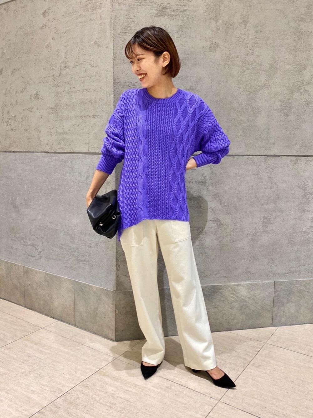 「UNITED ARROWSのUBCB ポインテッド ソフト チャンキー パンプス（パンプス、ブラック系）」を使った、足立（adachi）さん（レディース・160cm）の秋コーディネートの1枚目の写真