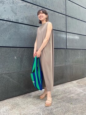 「アイテム（サンダル、ゴールド系）」を使った、足立（adachi）さん（レディース・160cm）の春コーディネート