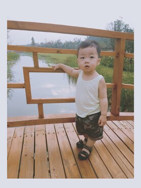 「UNIQLO（ユニクロ）のアイテム（タンクトップ、グリーン系）」を使った、五月出生的小孩爱五月さん（キッズ）の夏コーディネート
