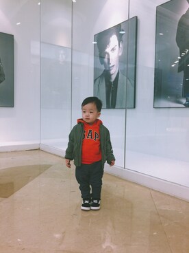 「H&M（エイチ・アンド・エム）のアイテム（ノーカラージャケット）」を使った、五月出生的小孩爱五月さん（キッズ・80cm）の秋コーディネート