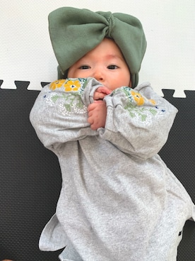 「BREEZE（ブリーズ）の袖刺繍ワンピース（ワンピース、グレー系）」を使った、samariさん（キッズ・70cm）の春コーディネート