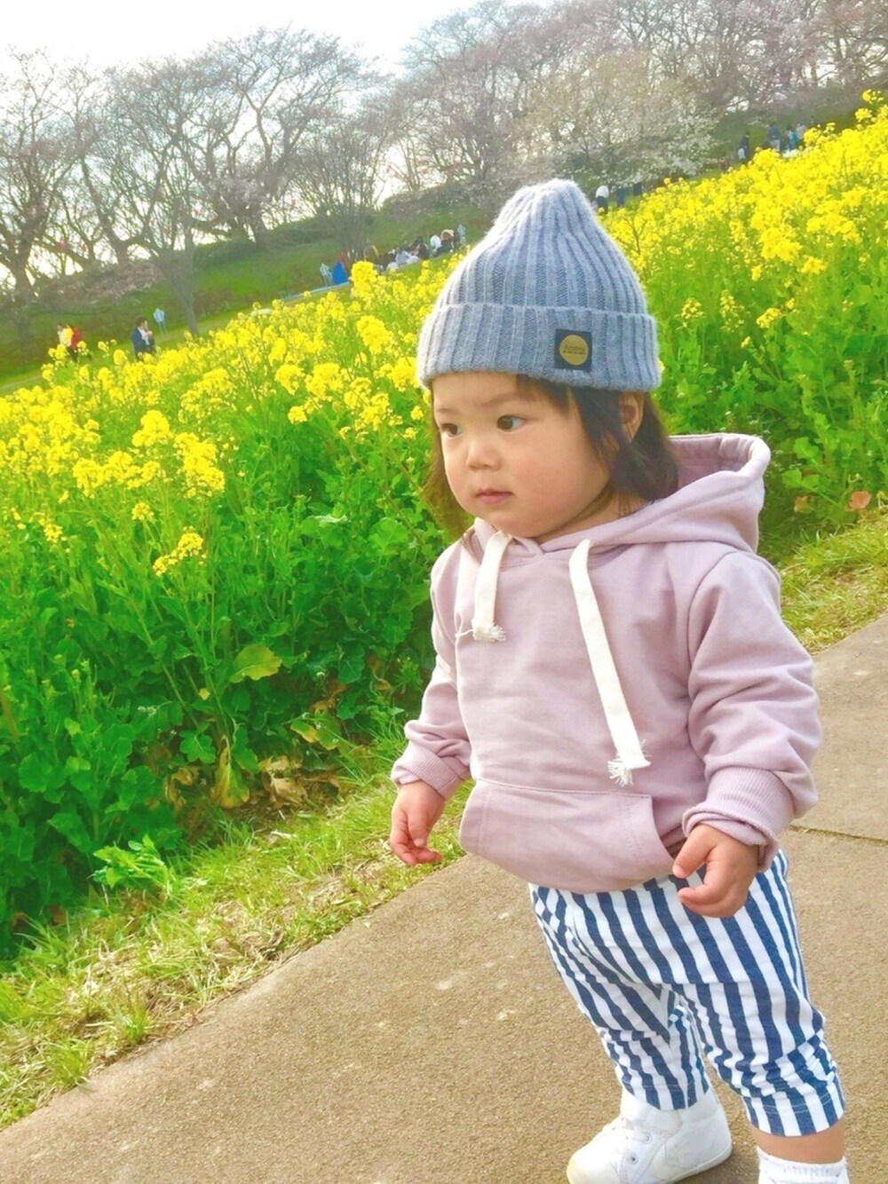 「キッズコーデ、はるコーデ、女の子、1歳、カジュアル、パーカー、ラフスタイル」｜「韓国子供服のアイテム（パーカー、ピンク系）」を使った、KOTOHAさん（キッズ・70cm）の春コーディネートの1枚目の写真
