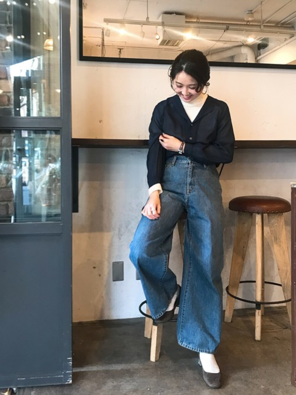 「デニム、ネイビー、タートルネック、ギンガムチェック、きれいめカジュアル、シンプルコーデ、春コーデ、デニムコーデ」｜「FIL DE FERの11.5ozデニム スッキリワイドパンツ（デニムパンツ、ブルー系）」を使った、RolladeX STAFFさん（レディース・160cm）の冬コーディネートの1枚目の写真