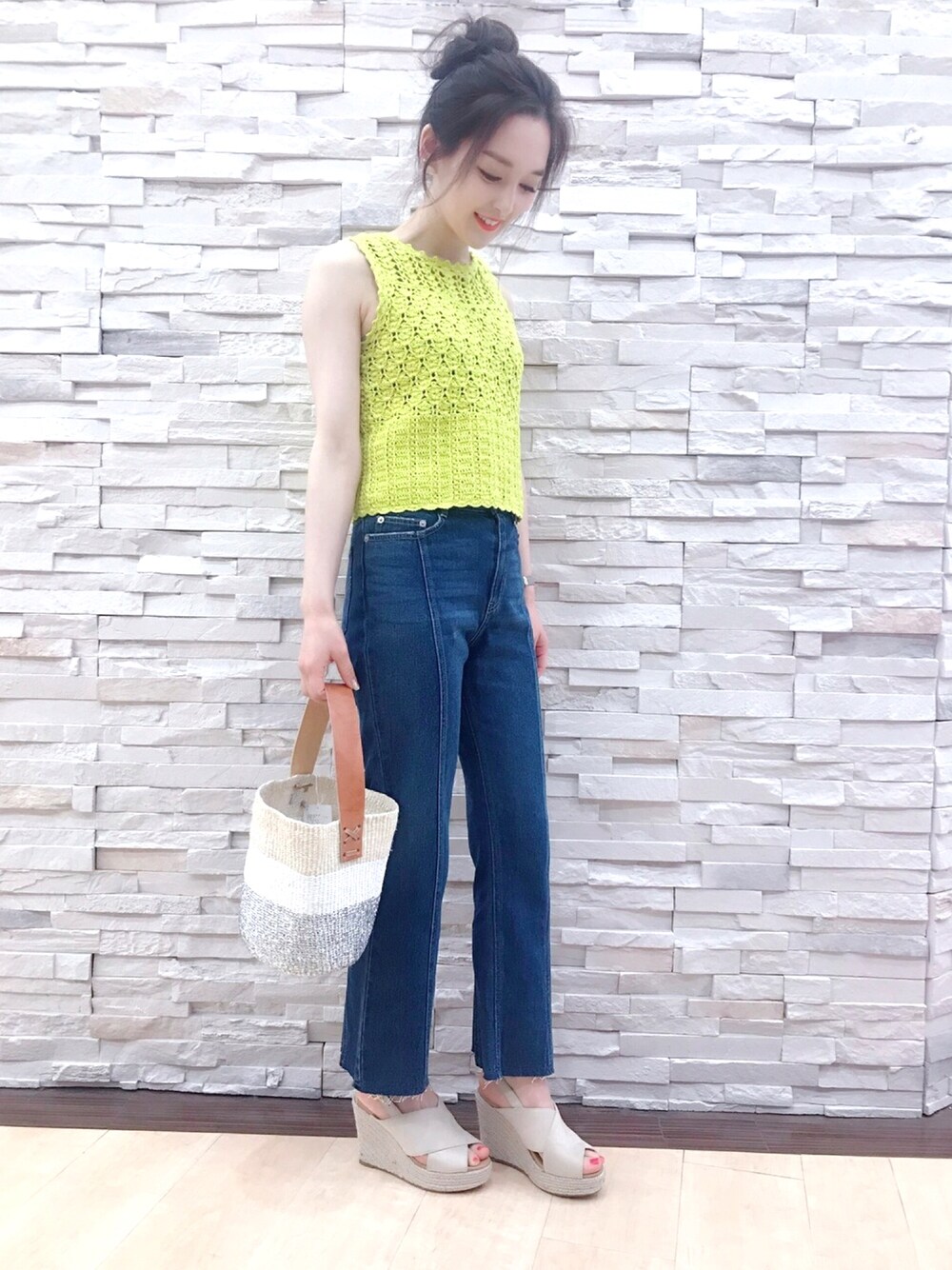 「シンプルコーデ、オトナカジュアル、オトナ女子、ラボラトリーワーク(laboratory work)、夏、イエロー、今日のコーデ、大人コーデ、カジュアルコーデ」｜「laboratory workのデニムフレアパンツ（デニムパンツ、ブルー系）」を使った、mio🍒さん（レディース・160cm）の春コーディネートの1枚目の写真