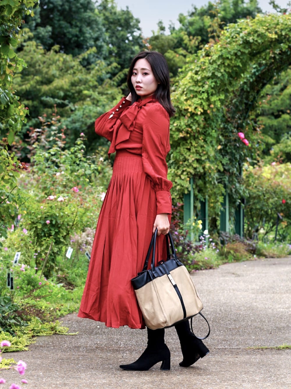 ボウタイ ワンピース レディース 秋 冬 おしゃれ コーデ ワンピース/ドレス（レッド系）を使った「ボウタイワンピース