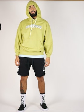 「アイテム（パーカー、グリーン系）」を使った、CHARI&COJAPANさん（メンズ・178cm）の春コーディネート