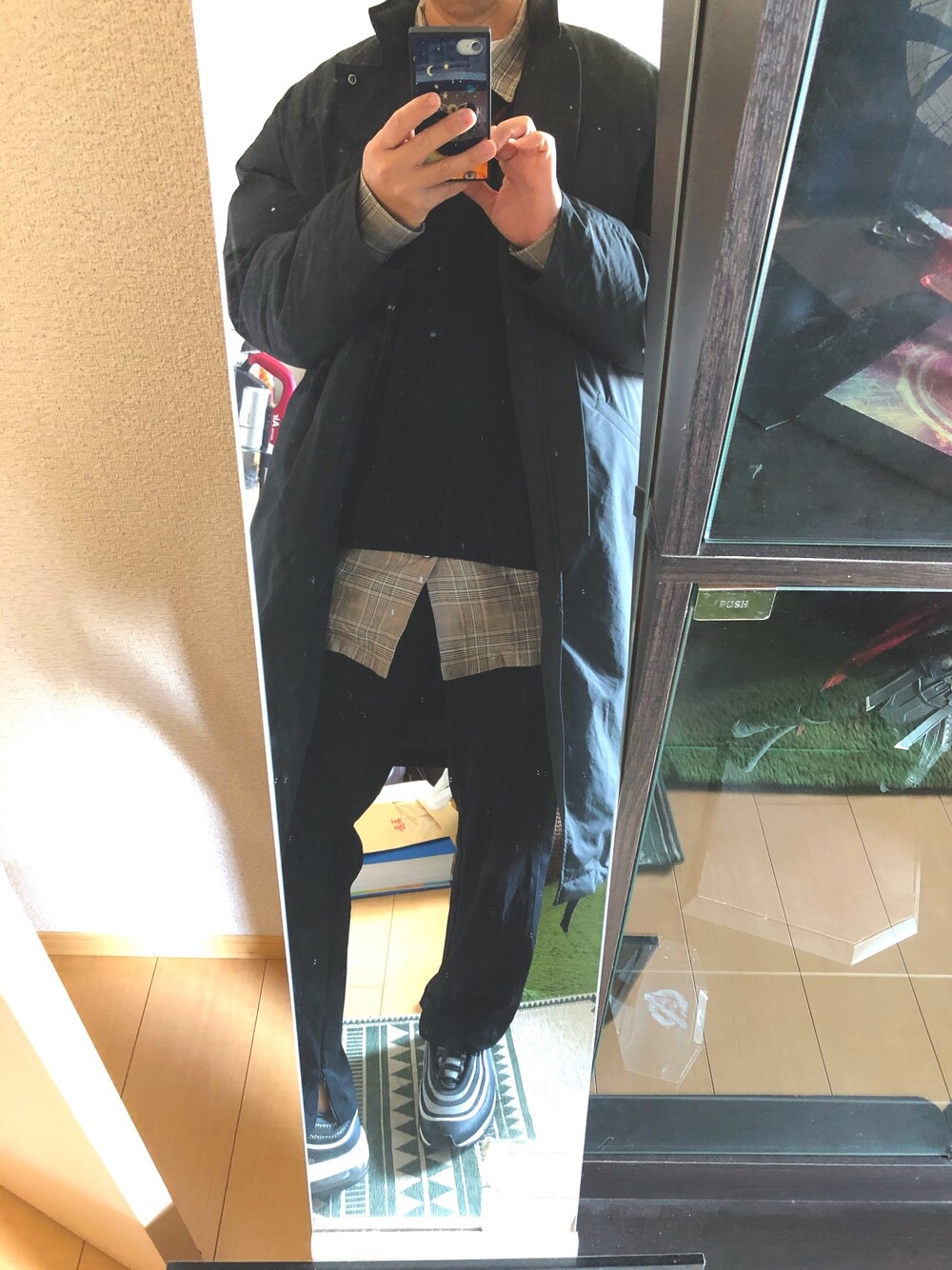 「シンプルコーデ」｜「steinのアイテム（その他パンツ、ブラック系）」を使った、サトウさん。さん（メンズ・172cm）の冬コーディネートの1枚目の写真