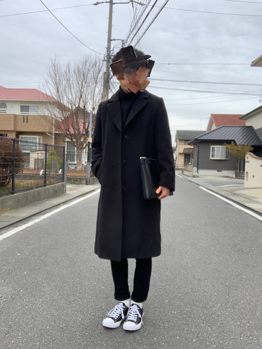 「古着、おしゃれさんと繋がりたい、冬、GU、ootd、黒、古着好きな人と繋がりたい、ブラック、ブラックコーデ、オールブラック」｜「MOUSSYのアイテム（チェスターコート、ブラック系）」を使った、sotaさん（メンズ・172cm）の冬コーディネートの1枚目の写真
